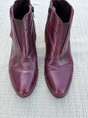 Everybody BZ Moda Leather Ankle Boots Sz 6.5 Side Zippers Low Heels Burgundy